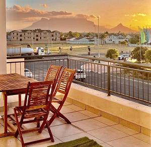 Cape Town Apartment with Table Mountain View