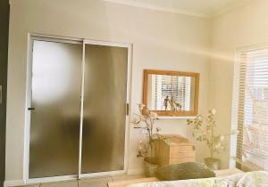 Cape Town Apartment with Table Mountain View