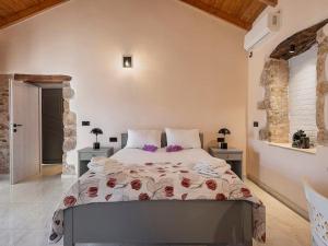 To Petrino Stone Mountain Retreat with Private Pool