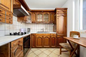 Bright & Spacious Apartment for 6 People with the River View by Noclegi Reenters