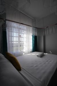 Modern 1-Bedroom Apartment Near Kisumu CBD, Free WiFi, Parking & Security