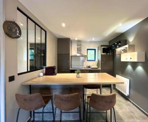 Le Spacieux Gare dOullins - 2 chambres - 3 lits - Parking privé - 15 min de Lyon