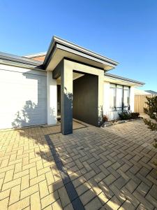 31 Kids Coast & Chill - 4BR Parking & Theatre Rm