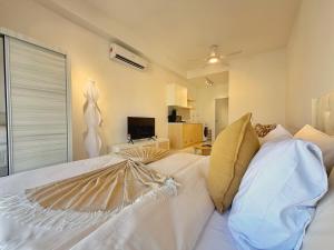 Majestic Charming Studio Suite with Infinity Pool