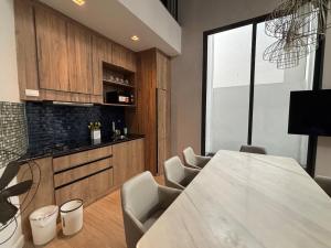 Inara Villa in the center of Pattaya-4 bedrooms 5 bathrooms-billiards table and swimming pool for a relaxing holiday