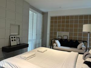 Inara Villa in the center of Pattaya-4 bedrooms 5 bathrooms-billiards table and swimming pool for a relaxing holiday