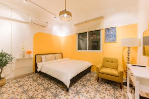 All townhouses, 3 bedrooms, lake view, above Cat Coffee