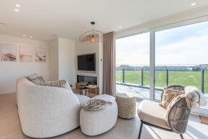 Deluxe brand new duplex for 4