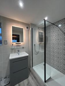 Games Room, Sleeps 11, Gated Parking, WiFi