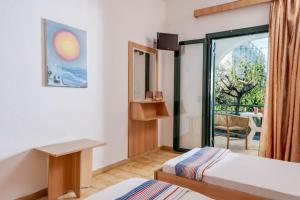 Odysseas Studios with Private Pool, close to Tsilivi Beach