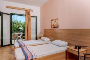 Odysseas Studios with Private Pool, close to Tsilivi Beach