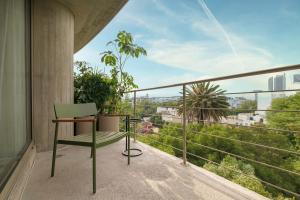 King Loft with Balcony & Parque Mexico Views