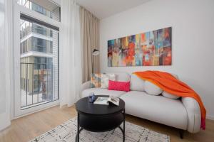 Apartment Krochmalna Browary Warszawskie with Air Conditioning and Parking by Renters Prestige