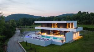 Beautiful She Luxury Villa with view in Groznjan