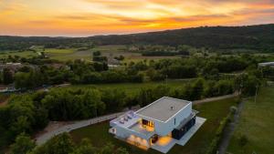 Beautiful She Luxury Villa with view in Groznjan