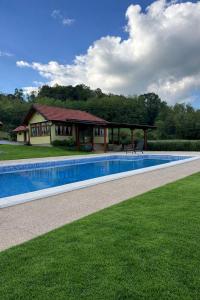 Ruralna kuca Villa Zagorka za odmor sa bazenom i bočalištem