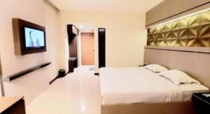 Alexander Hotel Tegal