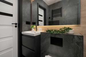 Tasteful Studio with a Perfect Location by Noclegi Renters