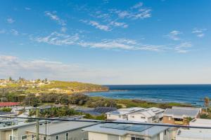 Luxury Curl Curl Retreat - Pool and Parking