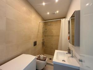 Blue Bay Pireas Modern APT