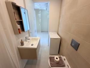 Blue Bay Pireas Modern APT