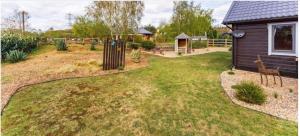 Norfolk lodge with hot tub