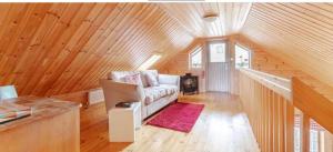 Norfolk lodge with hot tub