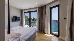 Modern villa Mare at sea in Peljesac