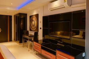 Bangla Jacuzzi Suite 212