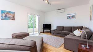 Waterfront Villa Dora by Villas Guide