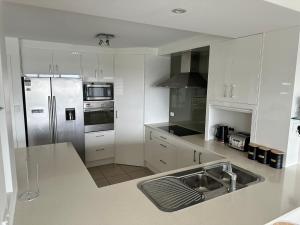 Ocean Views, Pool & Coastal Calm at The Cove