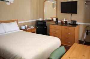 The Bluebird Motel Maine