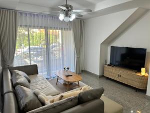 Spacious and peaceful 3 bedrooms detached house inside Bangkok