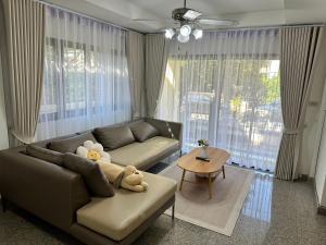 Spacious and peaceful 3 bedrooms detached house inside Bangkok