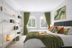 Exclusive Kensington Mews - Modern 2-Bed Home