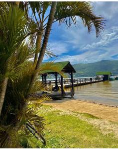 Casa nova entre o mar e a lagoa