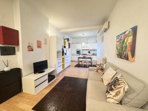 Wood Essence - Authentic Large Apt -City Center