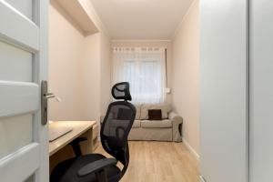 Family Apartment with Garden and Two Parking Spaces in Gdańsk by Noclegi Renters