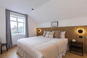 Charming 3 Bedroom Apartment in Acton