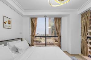 Modern 2BR Apartment - City Views - Goldcrest Views 2