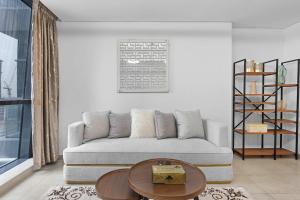 Modern 2BR Apartment - City Views - Goldcrest Views 2