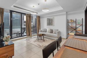 Modern 2BR Apartment - City Views - Goldcrest Views 2