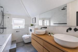 Charming 3 Bedroom Apartment in Acton