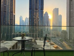 Varen Private Room in Shared Burj Vista Apartment