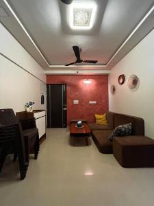 Arth house, Cozy Board-Game 2BHK in the Sky!