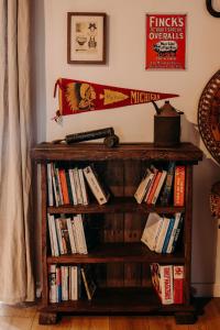 Maison surplombant létang avec bain nordique