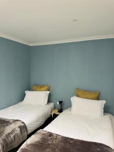 Entertainers delight near the beach & wine routes