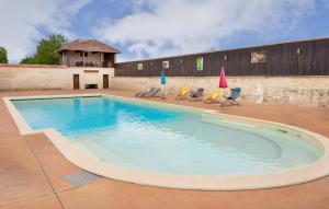 Gorgeous Home In Lonnes With Heated Swimming Pool