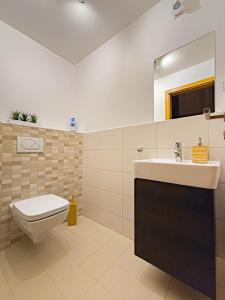 Triplex Apartment with Private Terrace