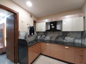 Stylish Luxury Apartment, Modern & Prime Location